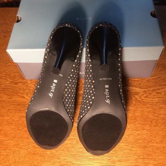 Apt. 9 Blk/Gry Polka Dot Fabric High Heel Pump  8M - Picture 7 of 7